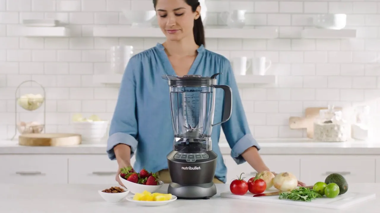 Adding fruit and spinach to a blender pitcher in the right order