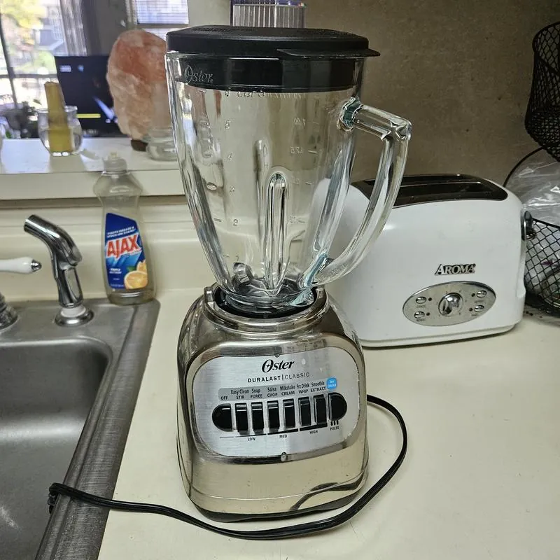 Flat and twisted rubber gasket beside blender jar and blade assembly