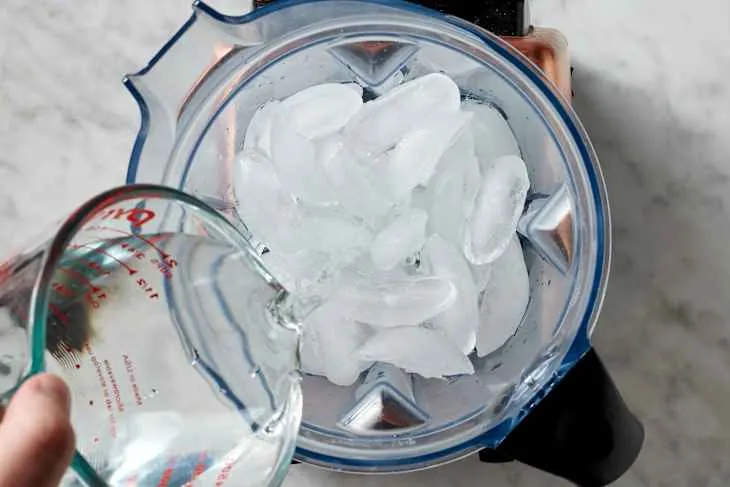 Personal blender cup unsuitable for crushing ice safely compared to full size